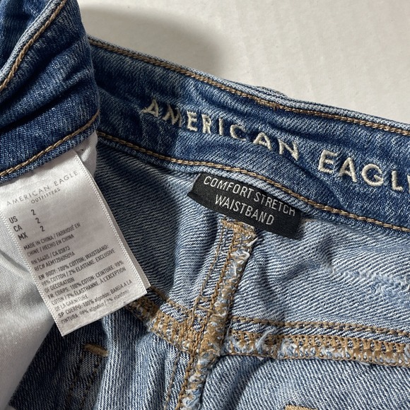American Eagle Highest Rise Mom Short Womens 2 (actual 26x3) Blue Distressed Zip - Picture 2 of 7